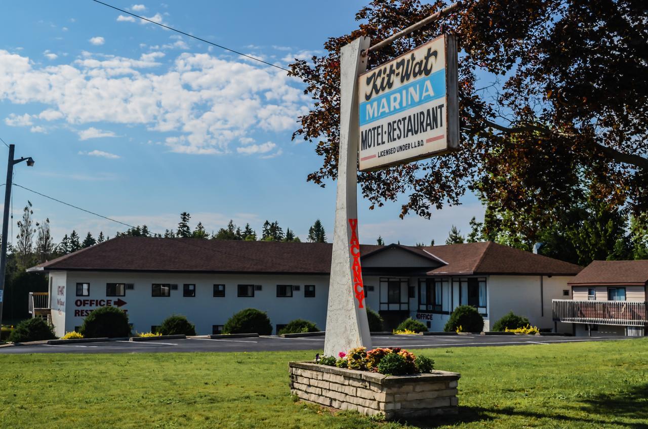 Kit Wat Motel & Marina Sauble Beach Exterior photo