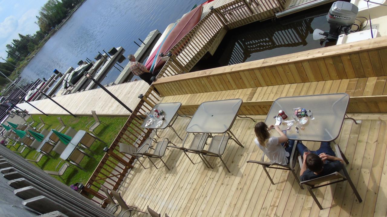 Kit Wat Motel & Marina Sauble Beach Exterior photo